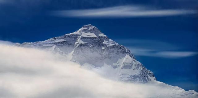 雪山之巅的铿锵玫瑰！中国首支民间女子登山队成功登顶珠峰！