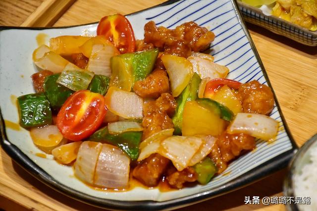 海南鸡饭，究竟是哪里的菜系？为什么新加坡称之为“国食”？