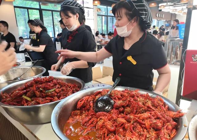 南航龙虾节，南大10豪华套餐......南京高校食堂哪家强？