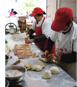 外表金黄香酥可口 恩阳饼子香到美国