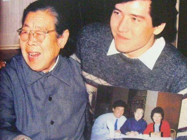 59岁费翔近照曝光：你妈妈心中的梦中情人，真是帅了30年