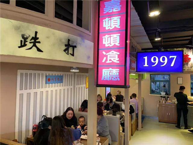 青岛这家大咀港式茶餐厅，味道很港，亲民接地气，套餐最低18元