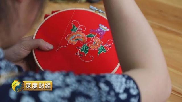 优“绣”！蜡染刺绣“非遗”技术，每月给这里的贫困户带来5000元收入