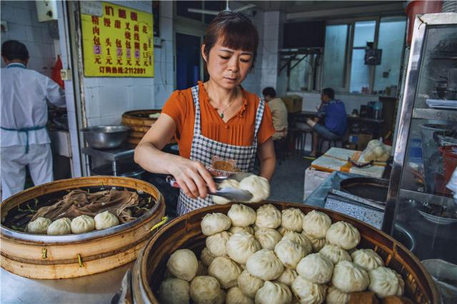 厦门的这些街巷小店，奉行“不鲜不食”“不时不食”，充满着食物的本真气息