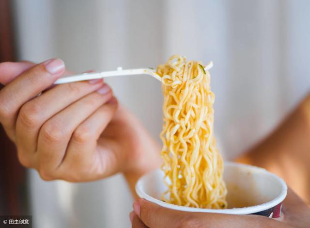 “方便面”不是“convenient noodle”！