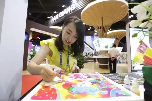 东博会有啥好吃好玩的？记者带你看展