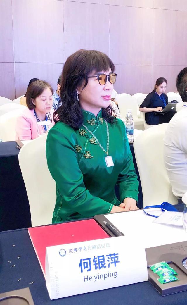 何银萍在“世界中医药前沿论坛”上的讲座——非遗何氏通络开结术