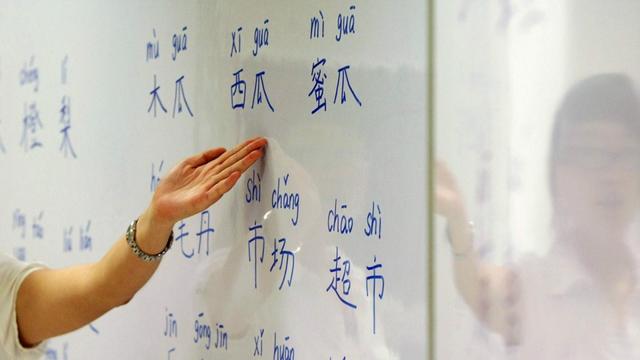 当学习华文的热情在减退时，新加坡的华文媒体们做了一个决定……