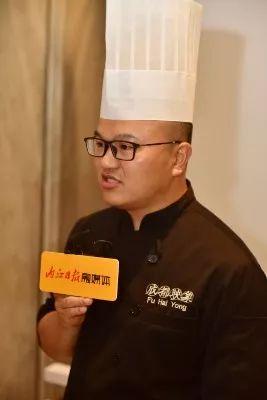 帮“熊猫哥哥”扎起！一盘“内江黑猪”回锅肉，艳惊成都熊猫亚洲美食节——