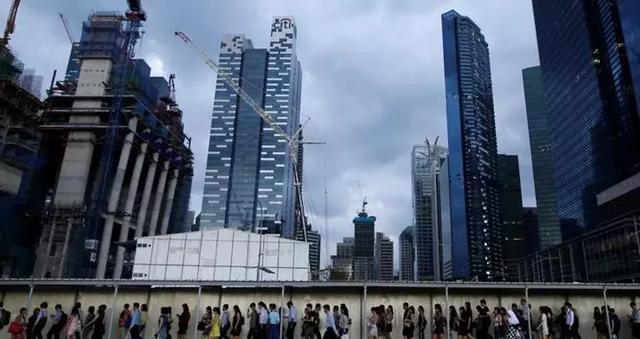 新加坡被评全球工作时间最长的国家，工作狂“病毒”全岛蔓延！