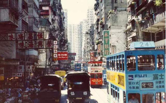 青岛这家大咀港式茶餐厅，味道很港，亲民接地气，套餐最低18元