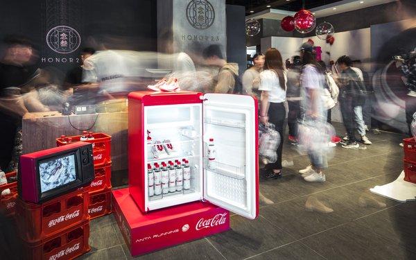 安踏可口可乐合推联名限量跑鞋；微软发布新Azure人工智能技术