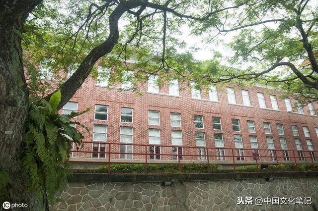 南洋大学卌年祭：一位新加坡胶商与海外第一所华文大学