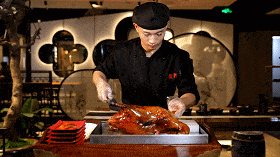 会跳舞的北京烤鸭来昆明了！就在恒隆广场