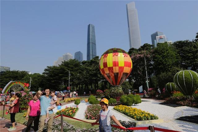 2019广州国际花卉艺术展开幕，百余件花艺作品绽放海心沙