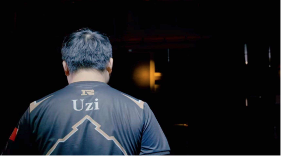 UZI绝版鼠标江湖救急：换了鼠标UZI实力下降一半