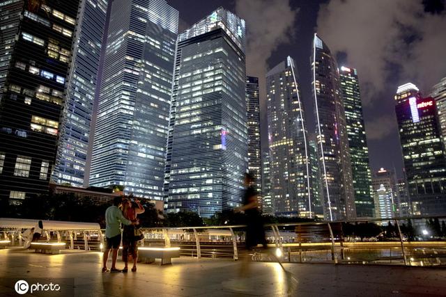 璀璨星空哪去了？滨海花园新加坡成全球光污染最严重国家