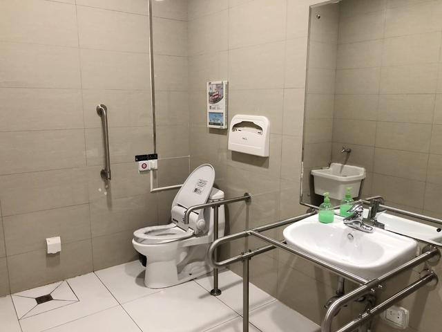 妈妈带男娃该上哪种厕所？深圳“第三卫生间”有点难找