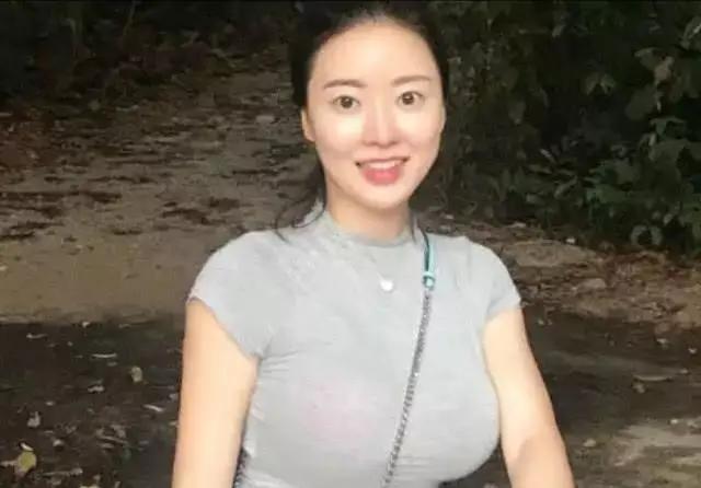 因刘强东事件走红的蒋聘婷，在新加坡生活奢侈，身材更是惊艳绝妙