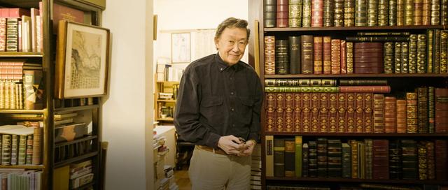 他是拍卖市场的宠儿，77岁依然儒雅，一字难求