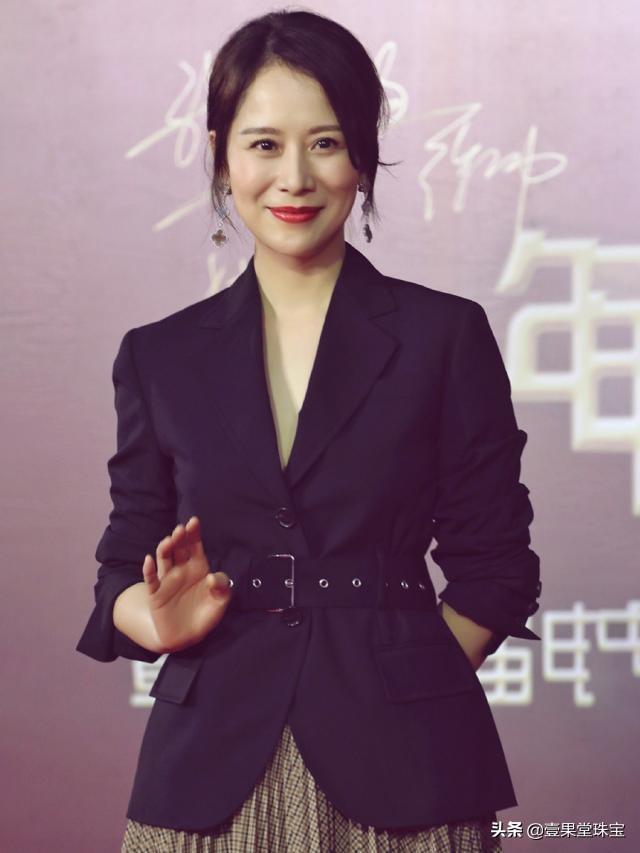 海清的一身机场look直接让少女们自卑