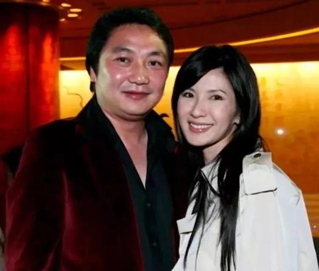 顶级名媛20岁嫁豪门，离婚后得两亿月入220万，现与小男友超甜蜜