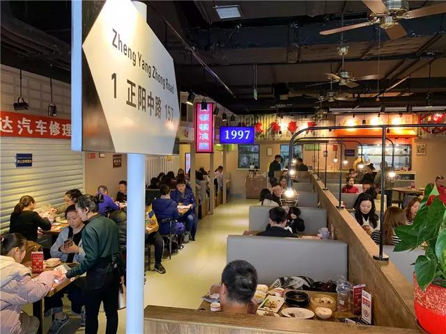 青岛这家大咀港式茶餐厅，味道很港，亲民接地气，套餐最低18元