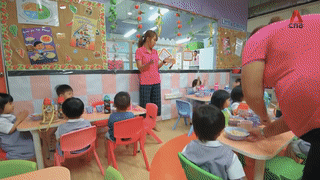 实拍！震惊，新加坡幼儿园竟是这样给孩子做饭的！