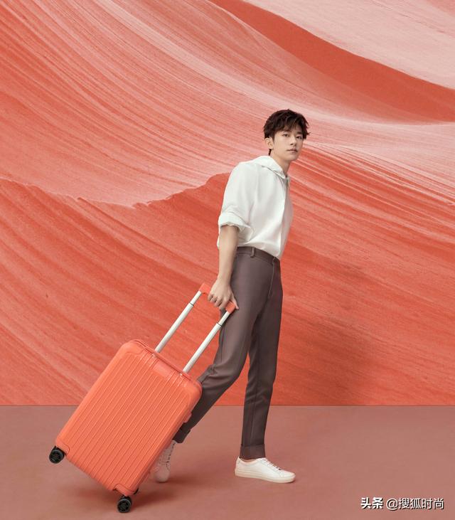 刘亦菲胡歌代言同一品牌，同在港股上市的李宁波司登冰火两重天