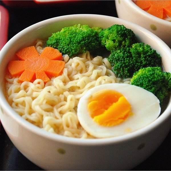 泡面的吃法有几种？秘方配料加1个鸡蛋，口感劲道，好吃停不下
