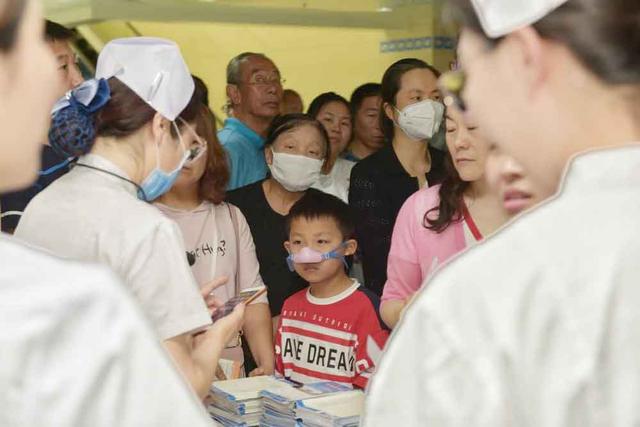 打喷嚏、出疹子就是过敏了？全国有一亿人过敏！这样治才不会错