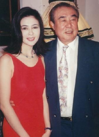 56岁章小蕙露面，因败家让钟镇涛破产的她，离婚后却男友无数？