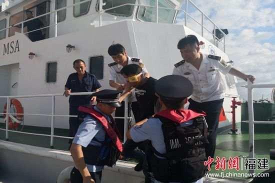 船员海上作业不慎伤眼 泉州海事紧急救助