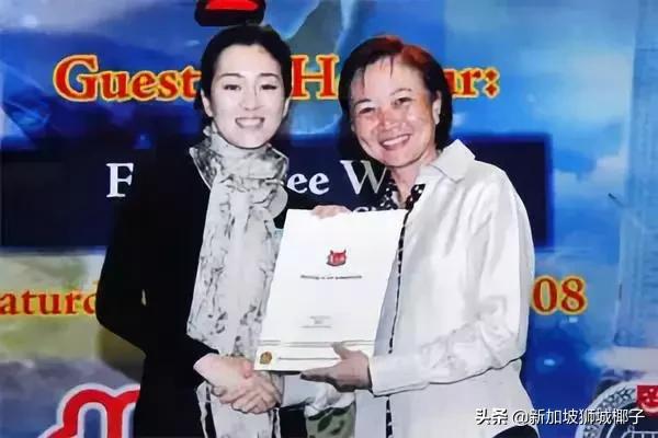 全网热议！新加坡人巩俐配不配演中国女排？