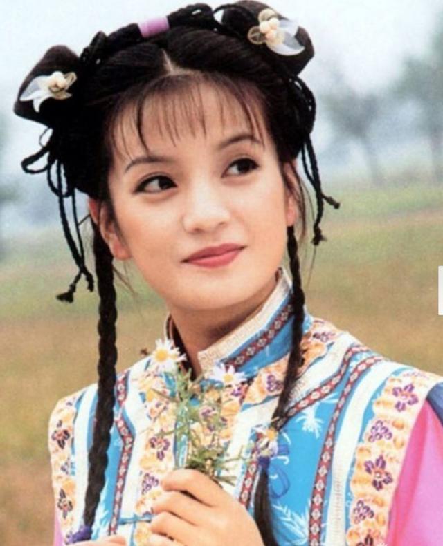 42岁赵薇同框48岁“新加坡第一美女”，两人的状态如何？