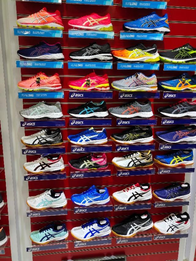 运动鞋还在网上买？聪明人:去新加坡买！