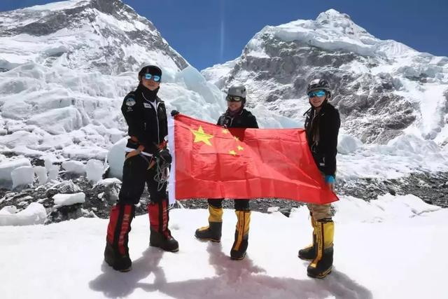 雪山之巅的铿锵玫瑰！中国首支民间女子登山队成功登顶珠峰！