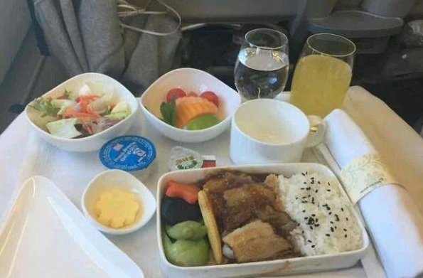 餐食哪家强？这些航空公司不只有牛肉饭和鸡肉饭