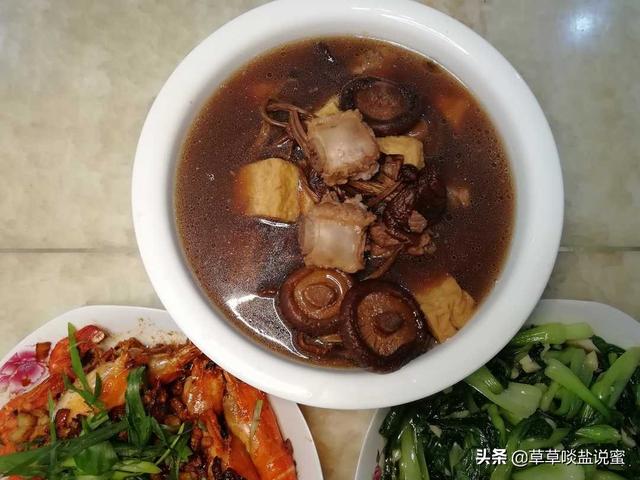 南洋滋补药膳，肉骨茶排骨汤，喝汤吃肉，温暖一冬