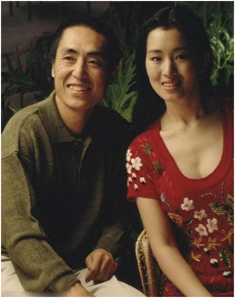 1995年，巩俐被张艺谋“捉奸在床”，随后怒嫁新加坡富商