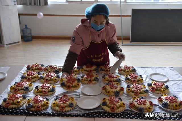 6名大姐蒸“年味”花馍，从早上6点干到晚上8点，看看她们蒸多少