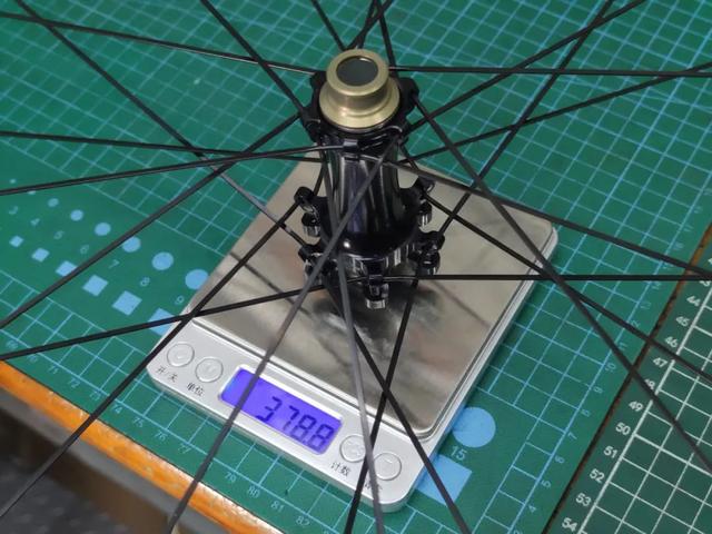 「上称党的崛起」4.65KG！挑战全球最轻Specialized S-Works Aethos整车