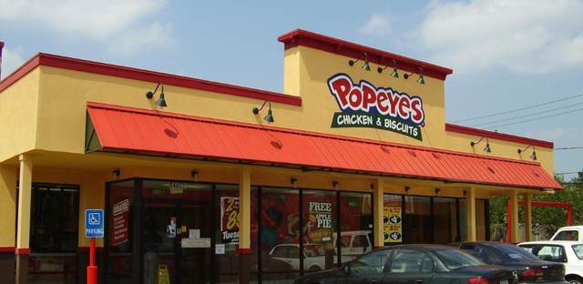 排队排出上百条差评，网红炸鸡店Popeyes冤吗？