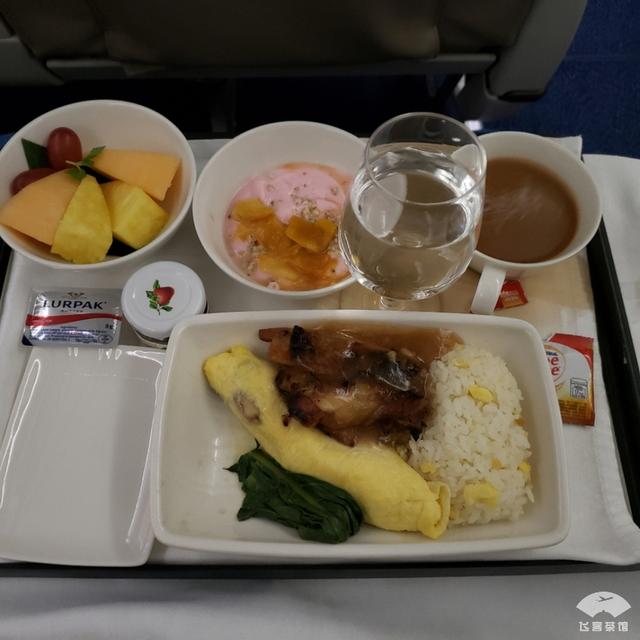 体验菲律宾航空大通铺！服务和餐饮不输五星航司，而且价格很公道