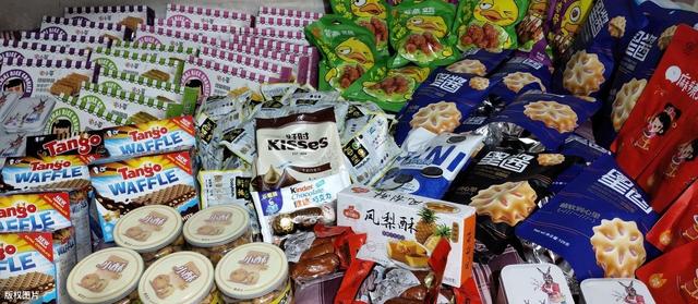 休闲零食行业深度报告：万亿市场待掘金，产品、模式、盈利全对比