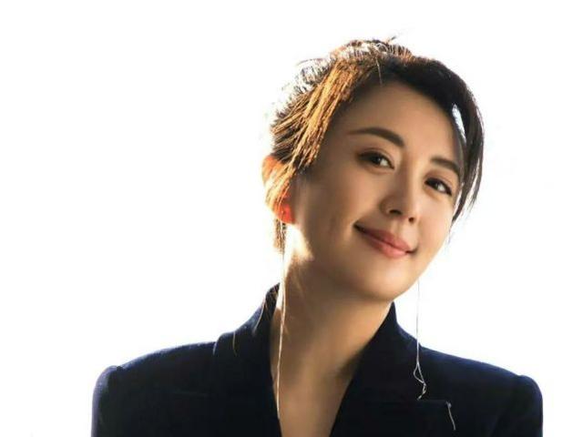 “童年阴影”徐盈盈重现荧屏！抛弃亲生儿子10年还企图获得原谅？