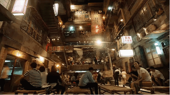 拿着号码牌排队上万号，它凭什么？