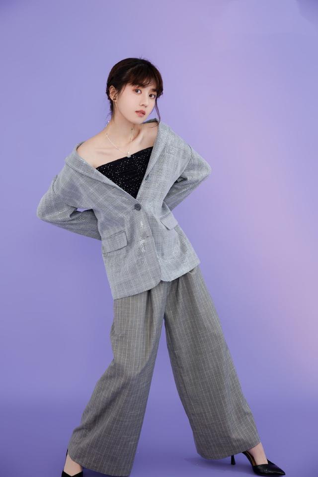 《暖暖请多指教》开播啦，短发女孩李凯馨很百变，混搭西服超甜美