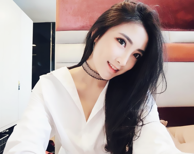 新加坡“微胖”模特 时尚又简约的少女穿搭是普通女孩穿搭模板