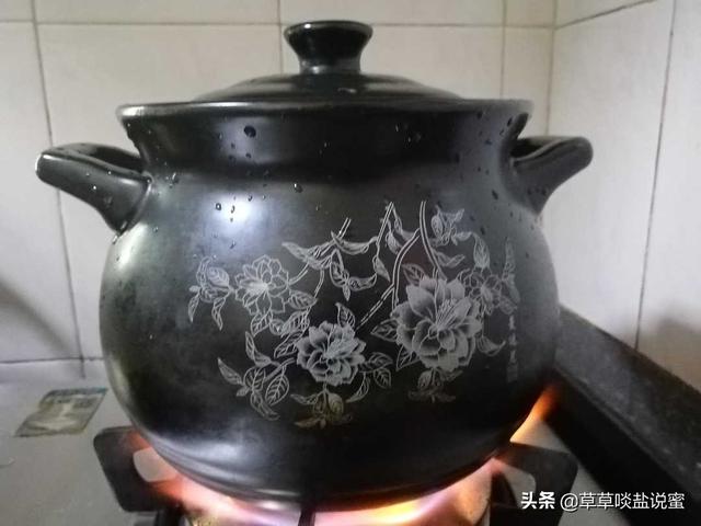 南洋滋补药膳，肉骨茶排骨汤，喝汤吃肉，温暖一冬